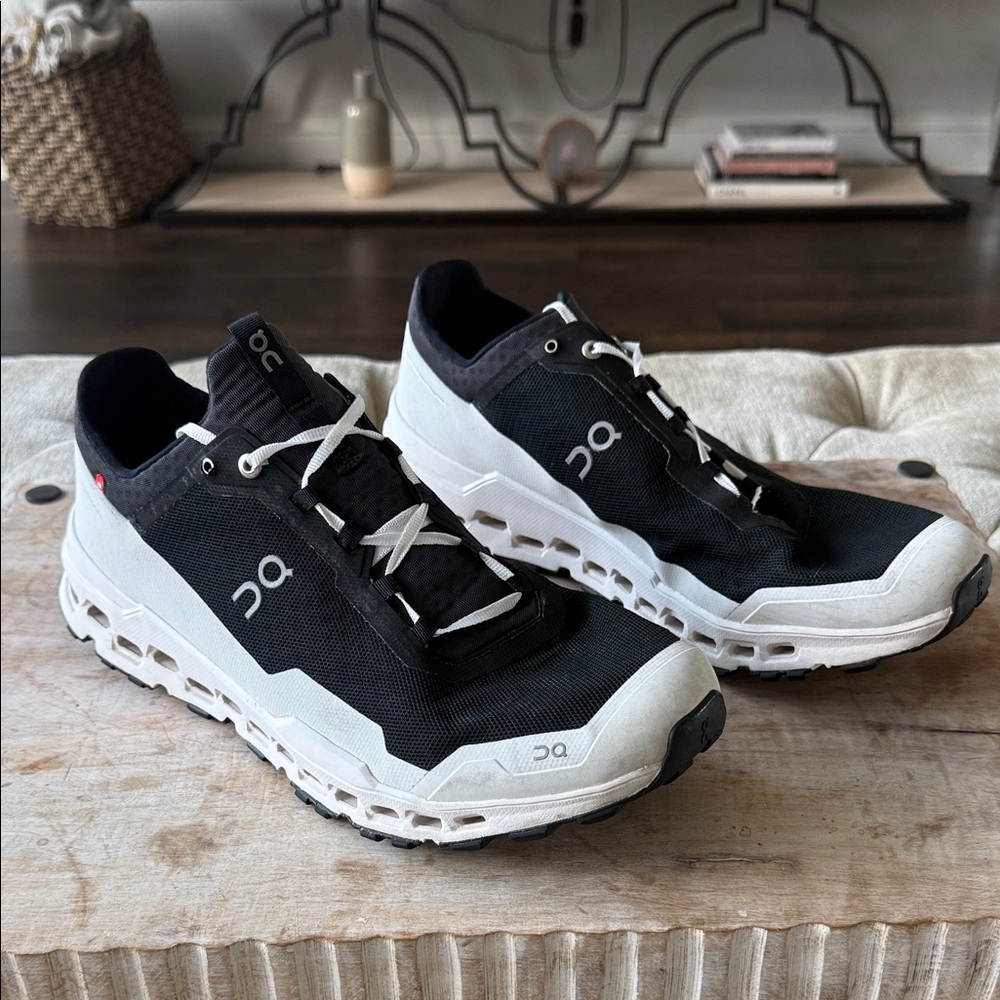 On Running Men's 13 Sneakers in Black and White Helion